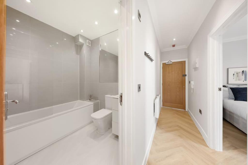 Pleasing 2Bed Flat 10Min To Wimbledon Tennis Court Лондон Экстерьер фото