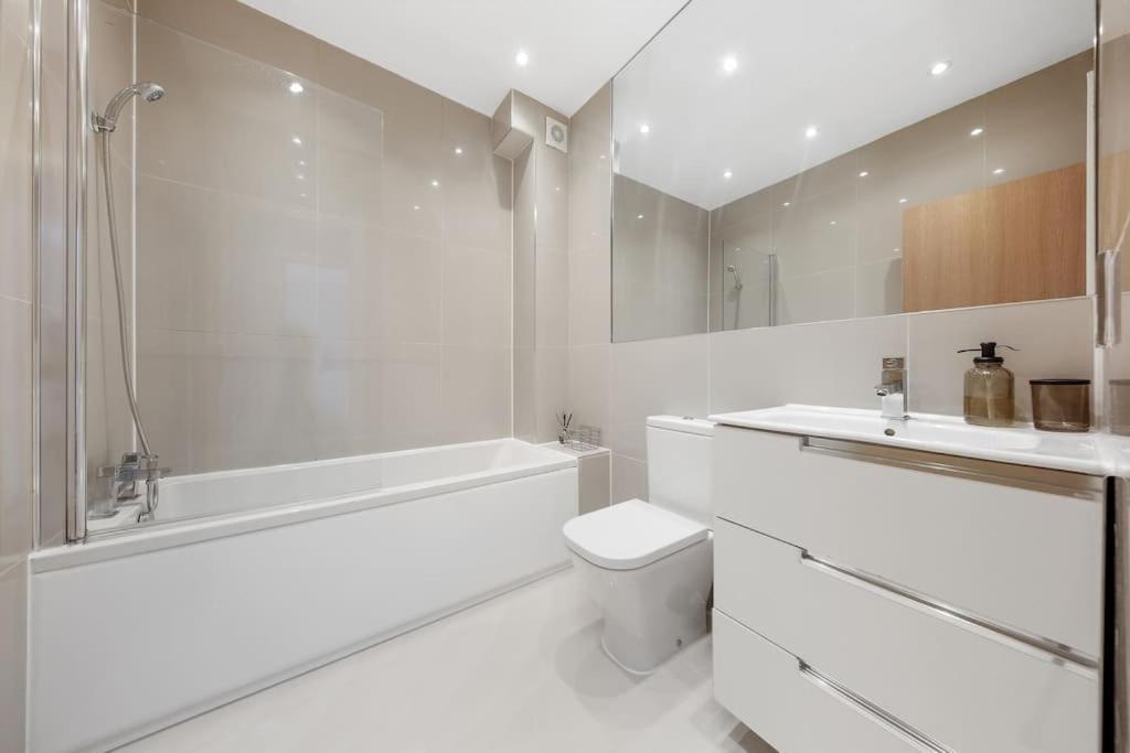 Pleasing 2Bed Flat 10Min To Wimbledon Tennis Court Лондон Экстерьер фото
