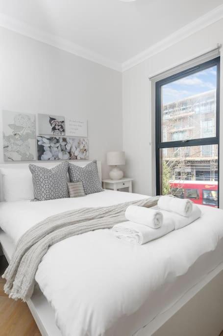 Pleasing 2Bed Flat 10Min To Wimbledon Tennis Court Лондон Экстерьер фото